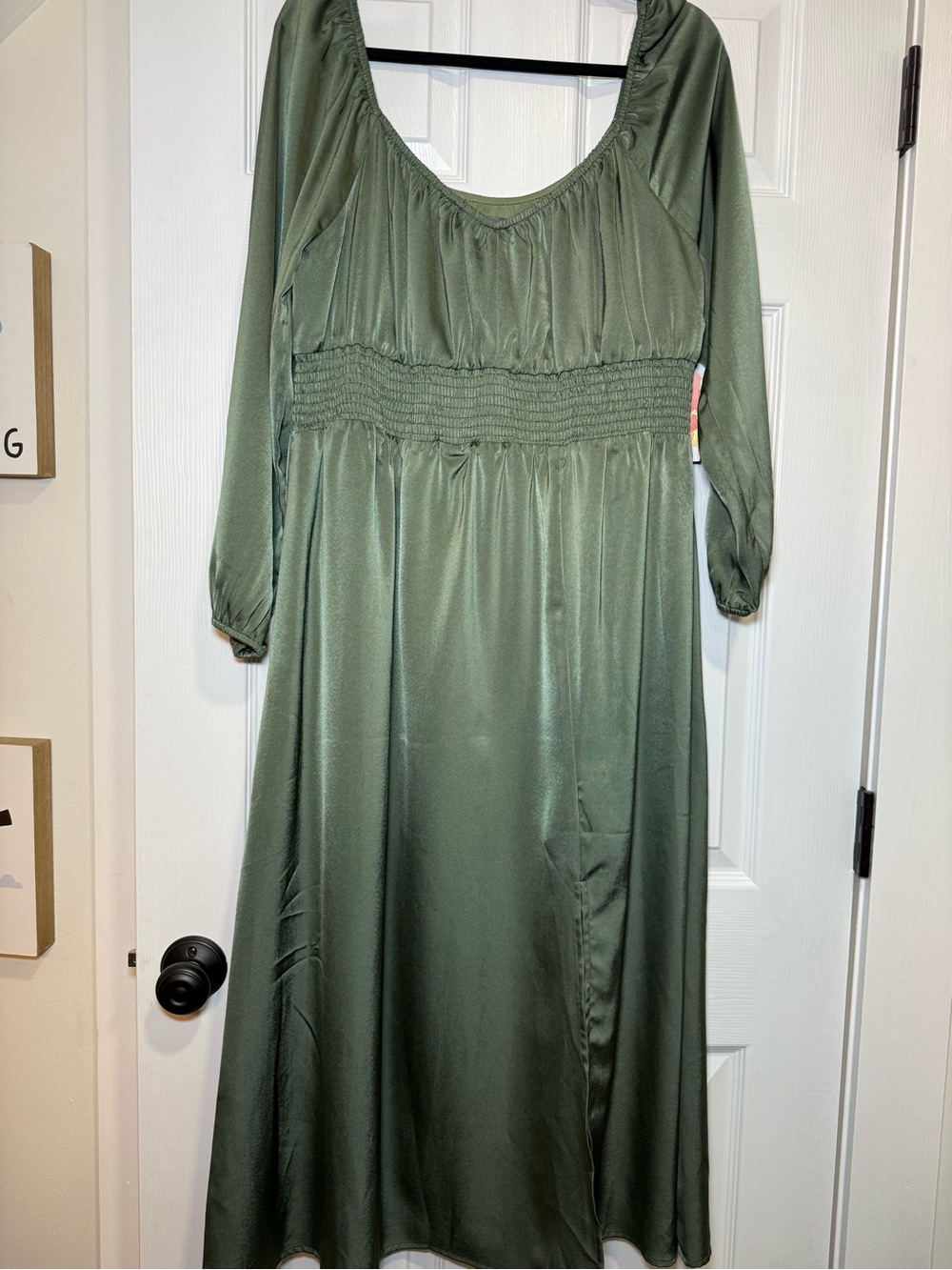 Arula Plus Size Green Long Sleeve Smocked Waist Maxi Dress size X 14-16